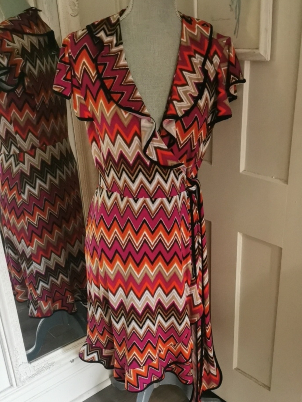 NWT East 5th Chevron Ruffle Retro ZigZag Artsy Wrap Dress in Pink Orange. M
